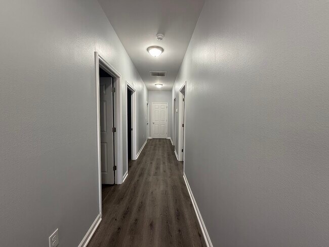 Building Photo - 1725 Holton St