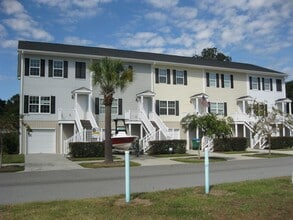 Building Photo - Spacious Two Story, Quiet Neighborhood