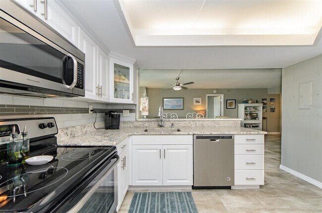 Building Photo - 690 Island Way