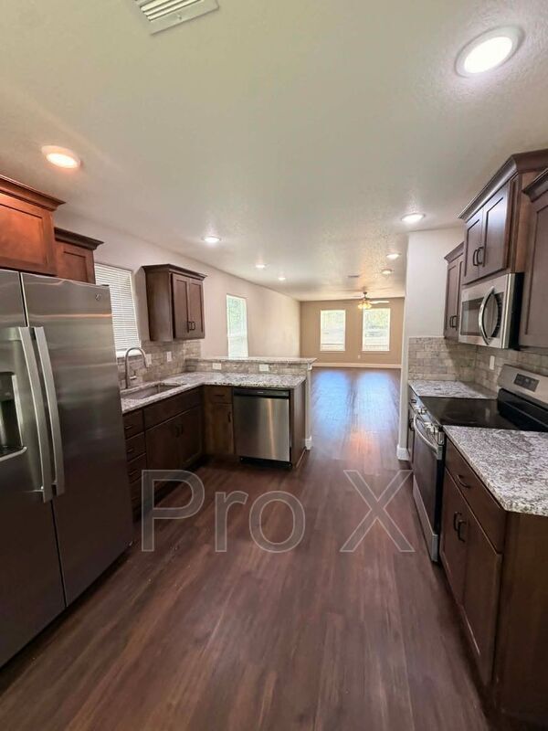 Building Photo - 209 Munson St