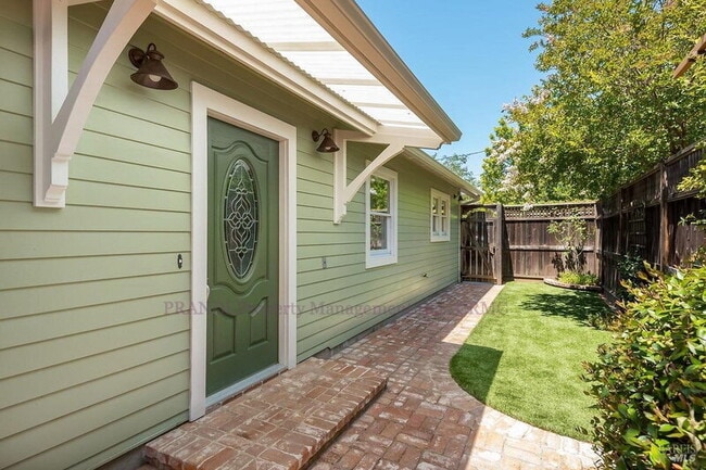 Building Photo - 4 Belle Ave