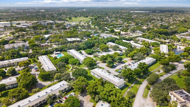 Building Photo - 1105 Bahama Bend