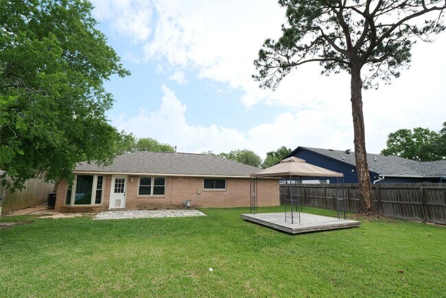 Building Photo - 5331 Inwood Dr