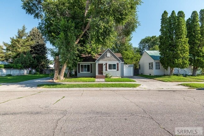 Building Photo - 465 3rd St
