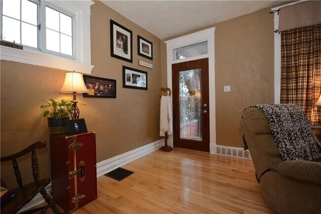 Building Photo - GORGEOUS 4 BEDROOM HOME IN THE HEART OF BEECHVIEW!