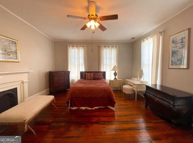 Building Photo - 305 Orange St