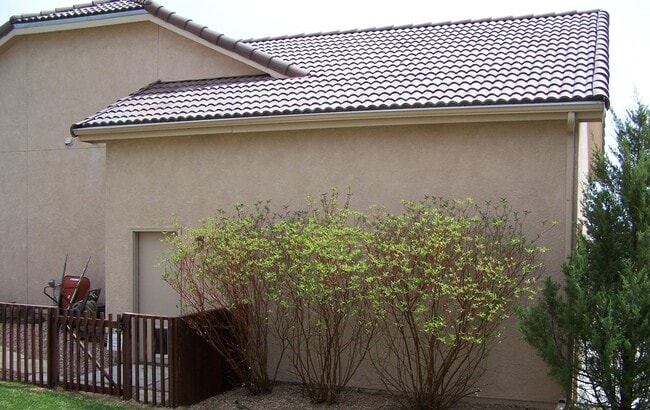 Building Photo - 2361 Craycroft Dr