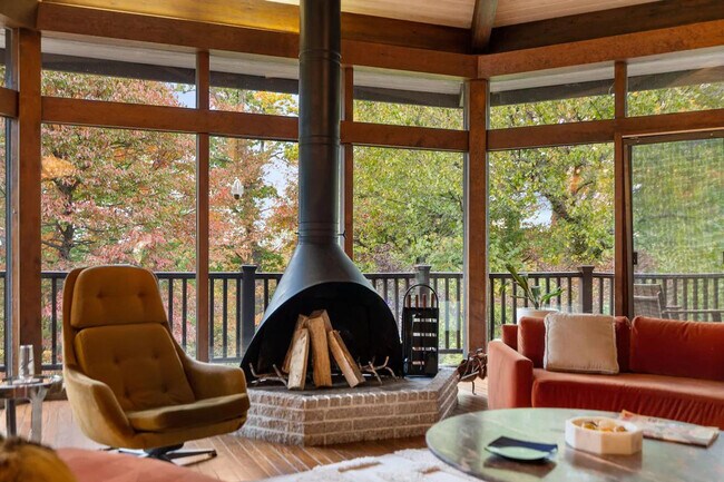 Building Photo - 2720 N Fillmore St