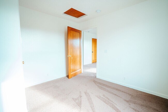 Building Photo - 917 I St