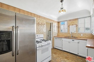 Building Photo - 9221 Alcott St