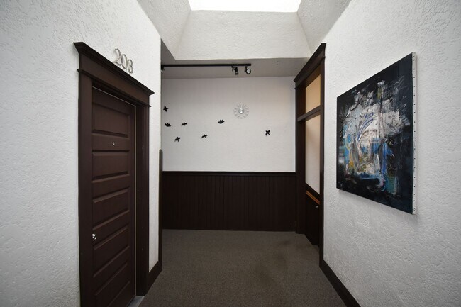 Building Photo - 211 W 1st Ave