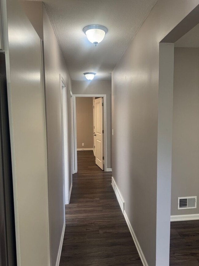 Building Photo - Charming Updated 3BR Home with Large Fenced Yard & Garage