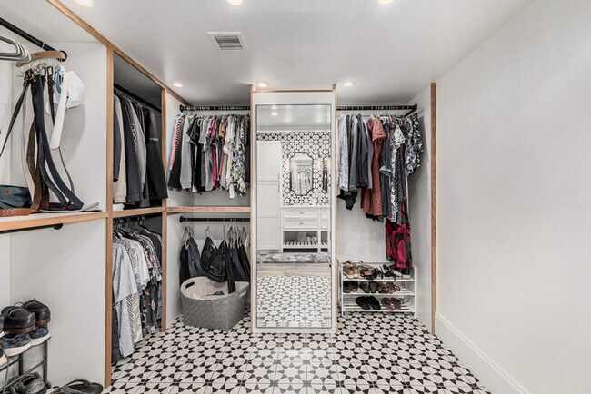 Building Photo - Total remodel in Santa Fe in McCormick Ranch