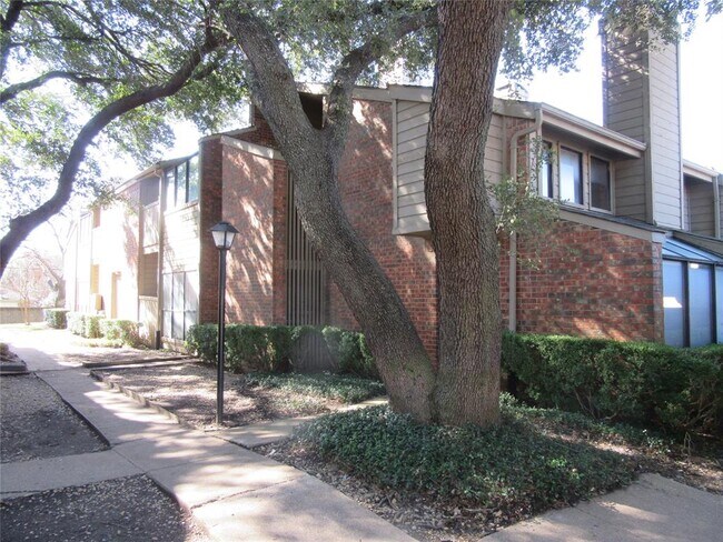 Building Photo - 9254 Forest Ln