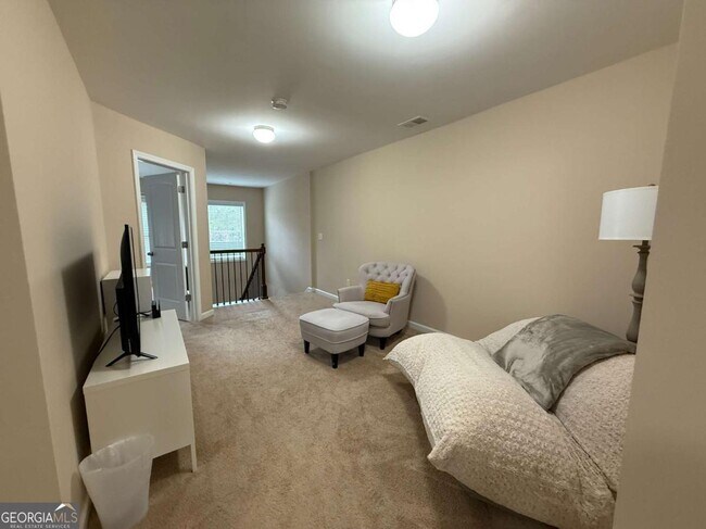 Building Photo - 1055 Hampton Oaks Dr