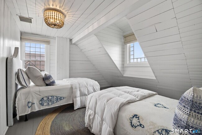 Building Photo - 28 Fenwick Ave