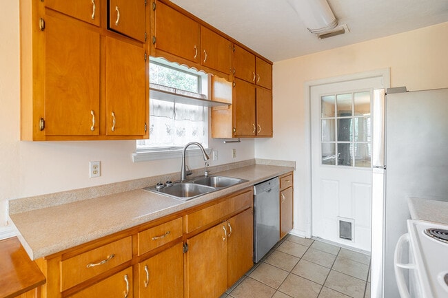 Building Photo - 7890 Talley Ann Dr