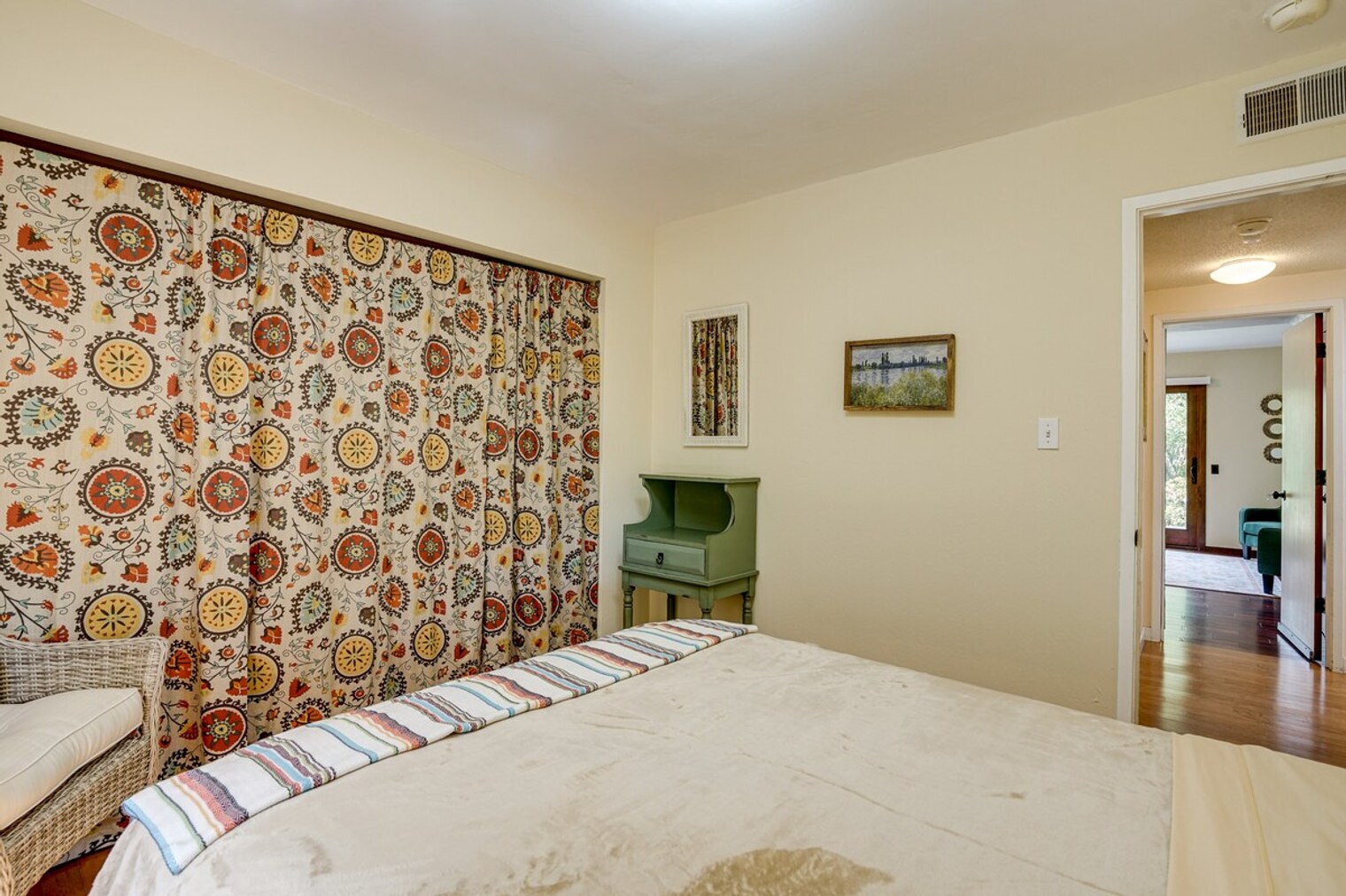 Building Photo - 714 Crestview Dr