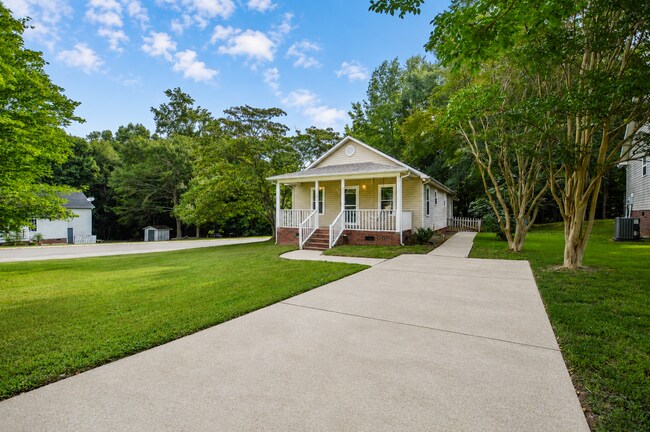 Building Photo - 2-Bedroom, 1-Bath Home in Fort Mill | $1,995 per Month