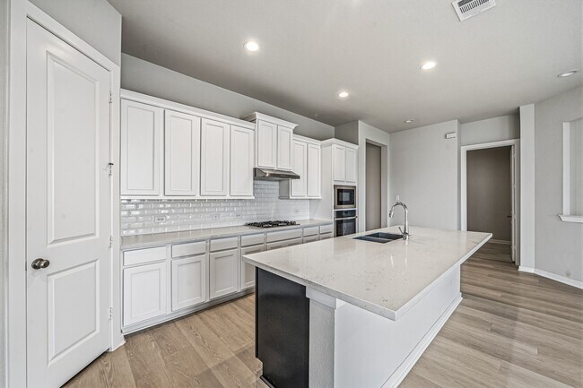 Building Photo - 7623 Coral Lk Dr