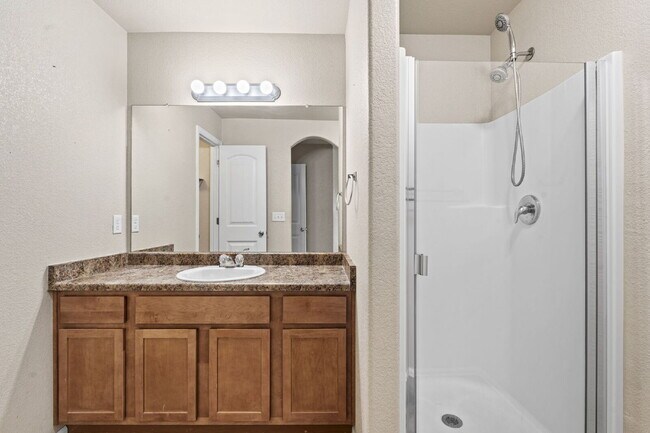 Building Photo - Updated 3-Bedroom Townhome with Private Ya...