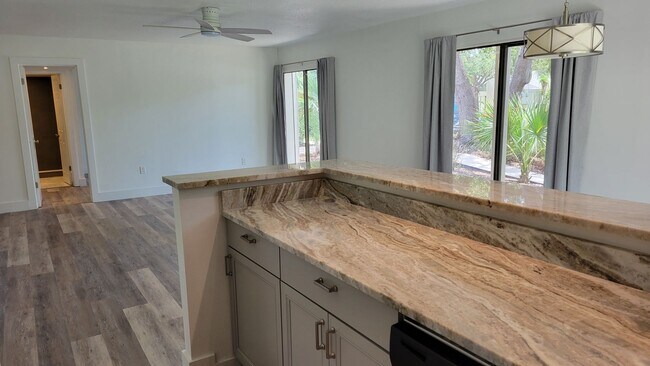 Building Photo - Annual UNfurnished renovated ground floor ...