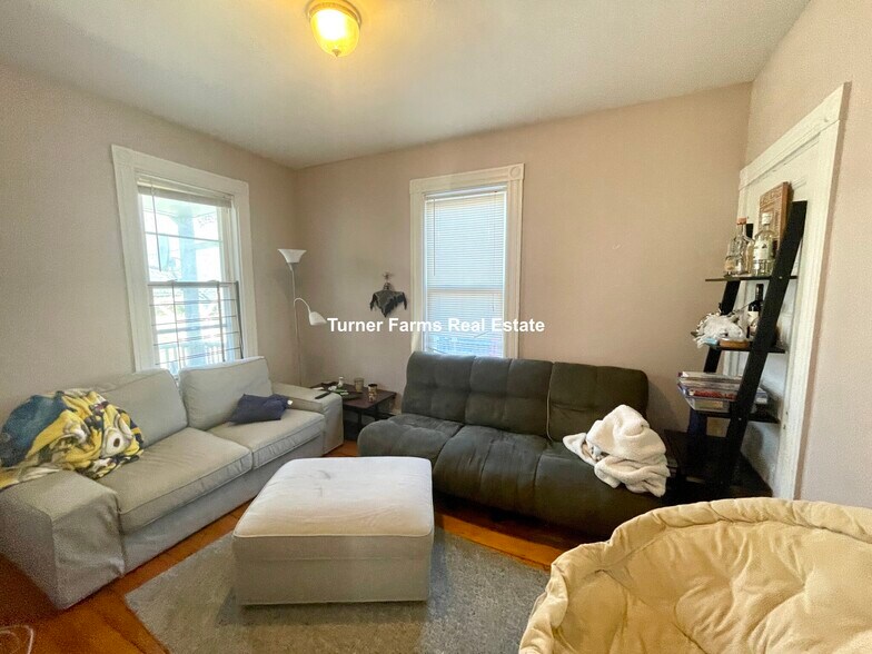 Building Photo - 803 Parker St