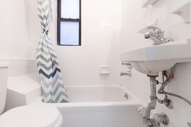 Building Photo - 1805 1st Ave