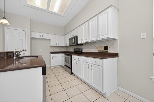 Building Photo - 20906 Greenfield Trail