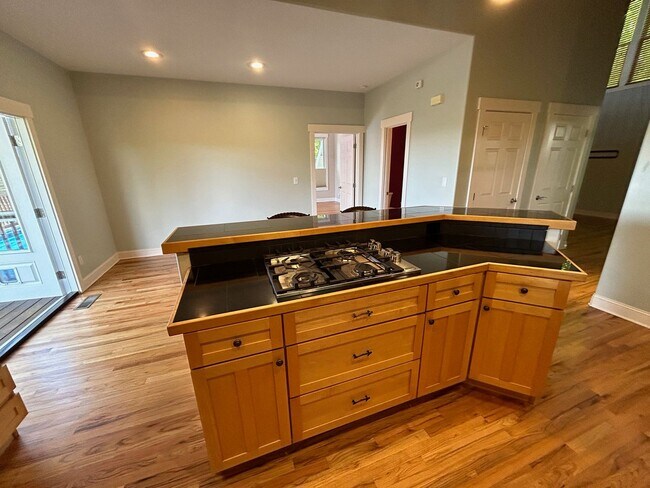 Building Photo - Central AVL - Custom Built, Made for Enter...