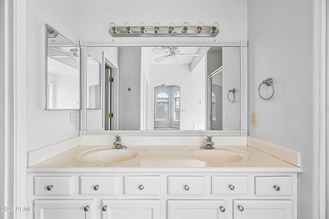 Building Photo - 14000 N 94th St