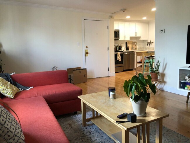 Building Photo - AWESOME 2 BED IN ALLSTON!!!! NO PETS!!!!