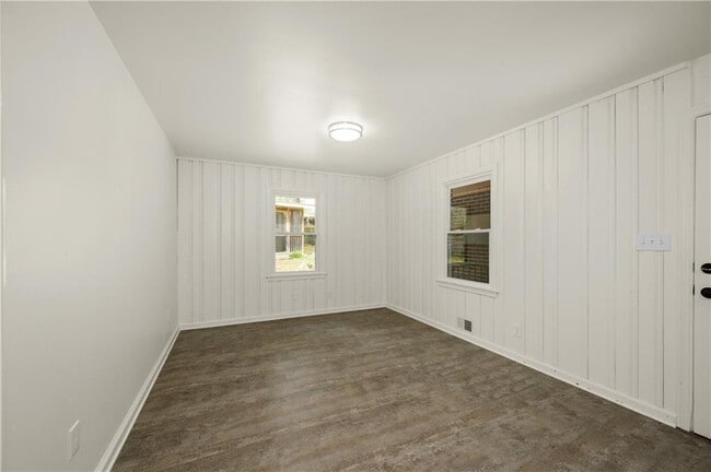 Building Photo - 878 Parkway Dr
