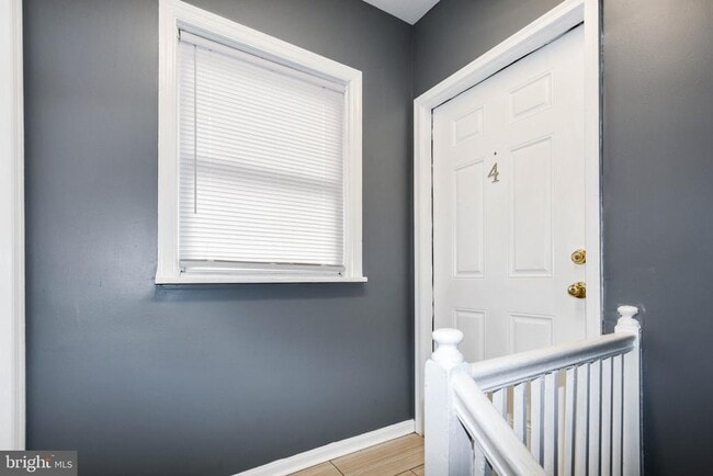 Building Photo - 554 Newcomb St SE