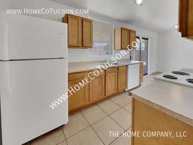 Building Photo - 3966 E Sylvane Dr