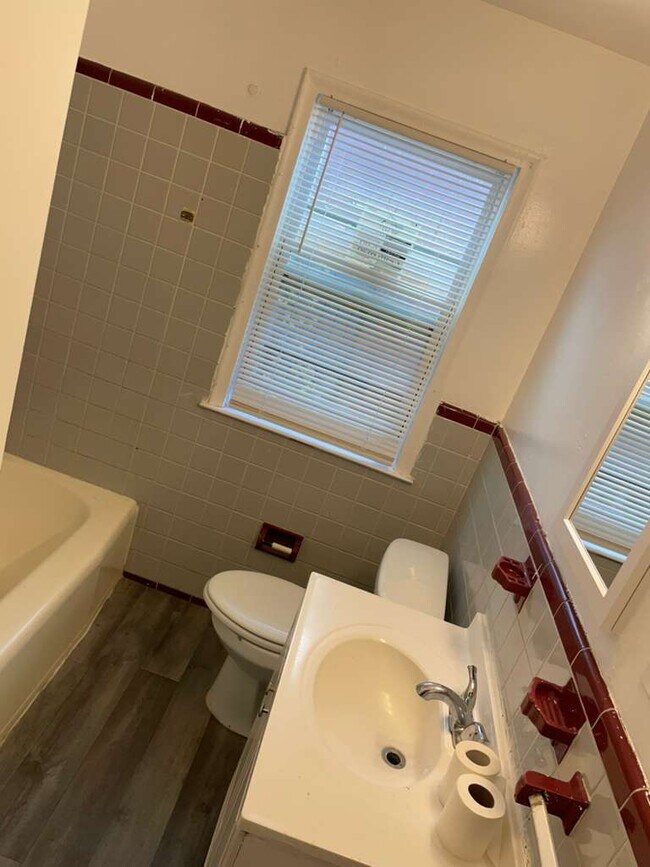 Building Photo - 9083 Grandville Ave