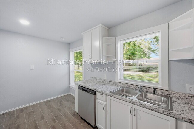 Building Photo - 718 W Belden St