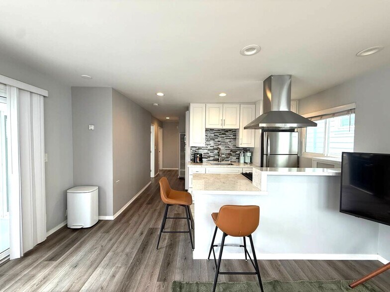 Building Photo - 315 Sapphire Ave