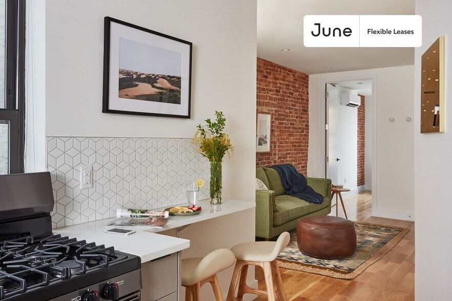 Building Photo - Cozy ROOM at The Cornelia House