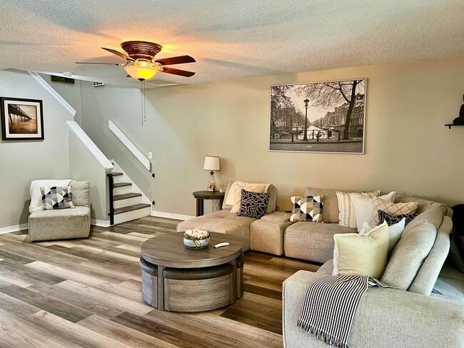 Building Photo - Charming 3-Bedroom Home with Modern Upgrad...