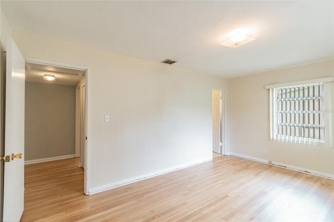 Building Photo - 4511 S Cameron Ave