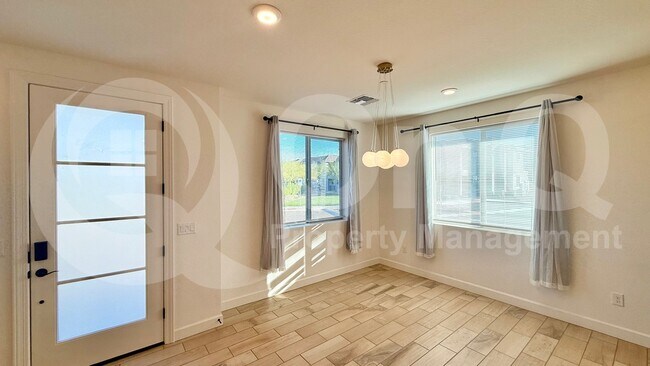 Building Photo - 2121 W Sonoran Desert Dr