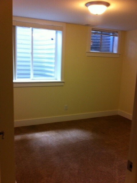 Building Photo - 231 S Whitcomb St