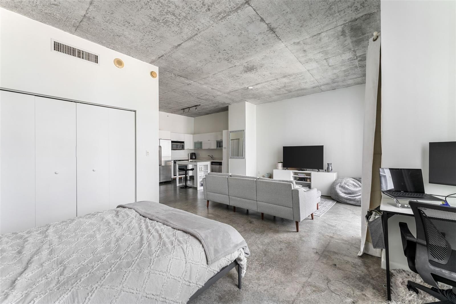 Building Photo - 133 NE 2nd Ave