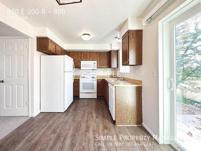 Building Photo - 890 E 200 N