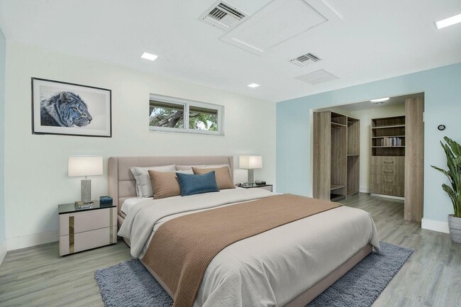 Building Photo - 7351 Valencia Dr