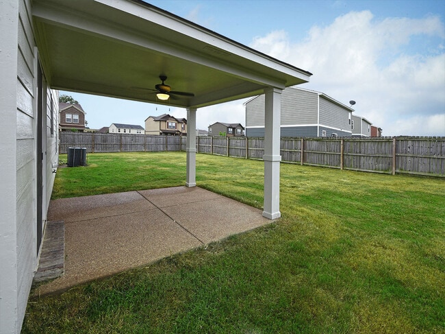 Building Photo - 3 bedroom 2.5 bath over 2,200 sq feet near Hacks Cross and Shelby Dr