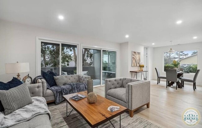 Building Photo - Fully Updated 2 BR | 1 BA Condo in Vallejo