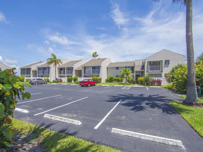 Building Photo - 3206 S Lakeview Cir