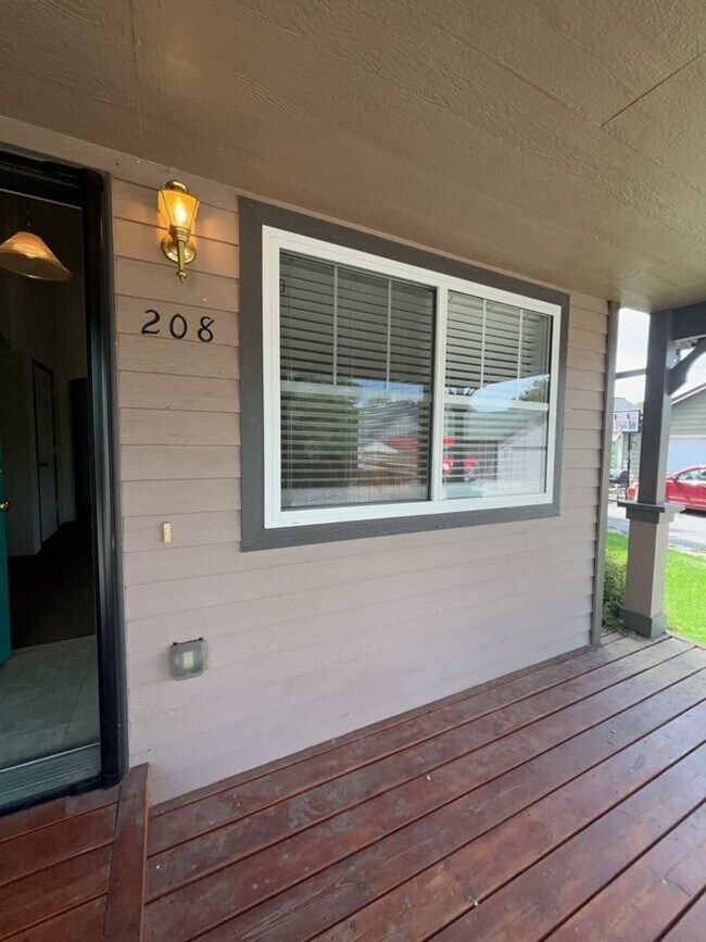 Building Photo - 208 Bentley Park Loop